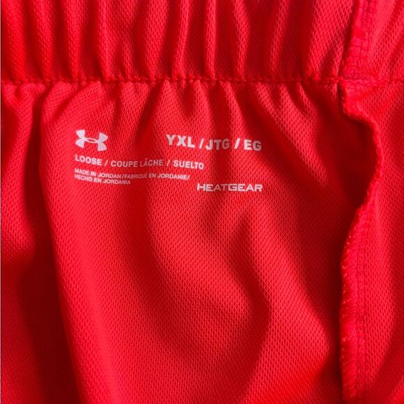 Under Armour Red Athletic Shorts Lightweight Performance - Picture 4 of 5